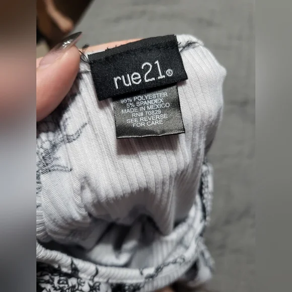 Rue 21 black and white Japanese dragon crop top shirt - Picture 4 of 4